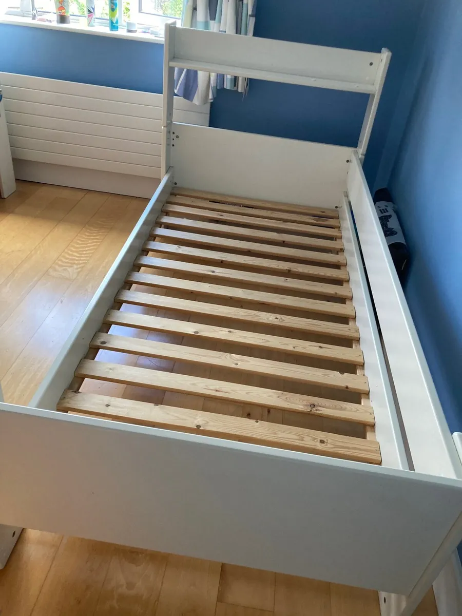 Bed frame - Image 1