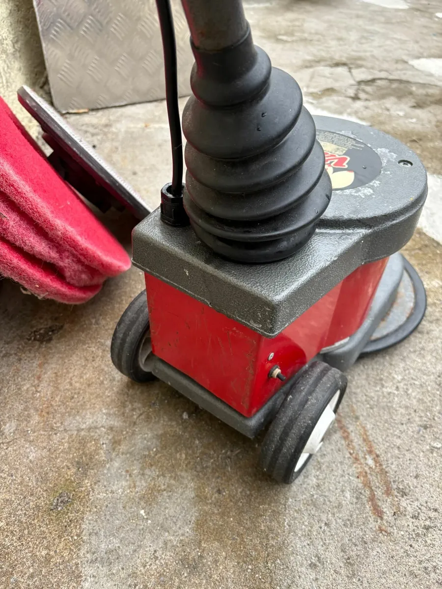Victor Sprite 300 Standard Floor Cleaning Machine - Image 4