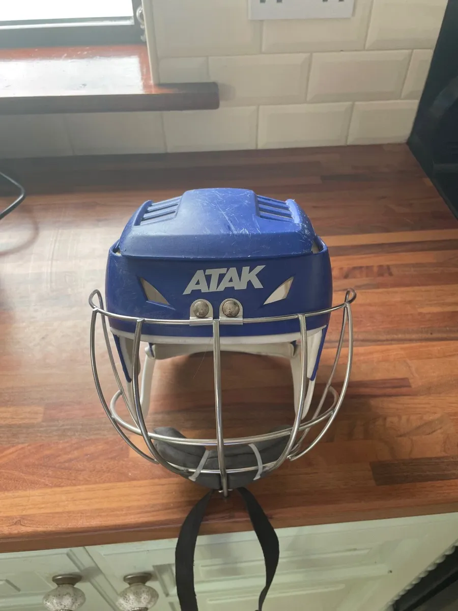 Hurling helmet - Image 1