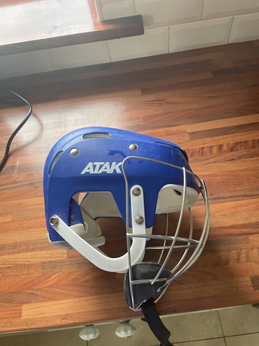 Hurling helmet - Image 3