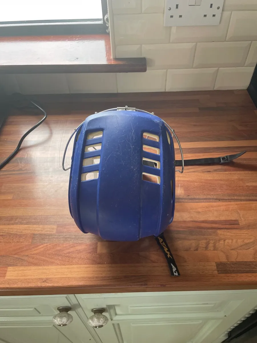 Hurling helmet - Image 4