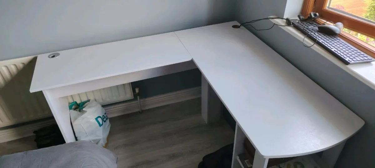 Cornor desk - Image 2