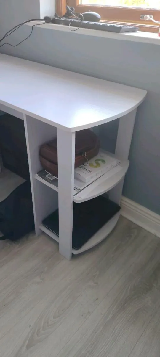 Cornor desk - Image 3