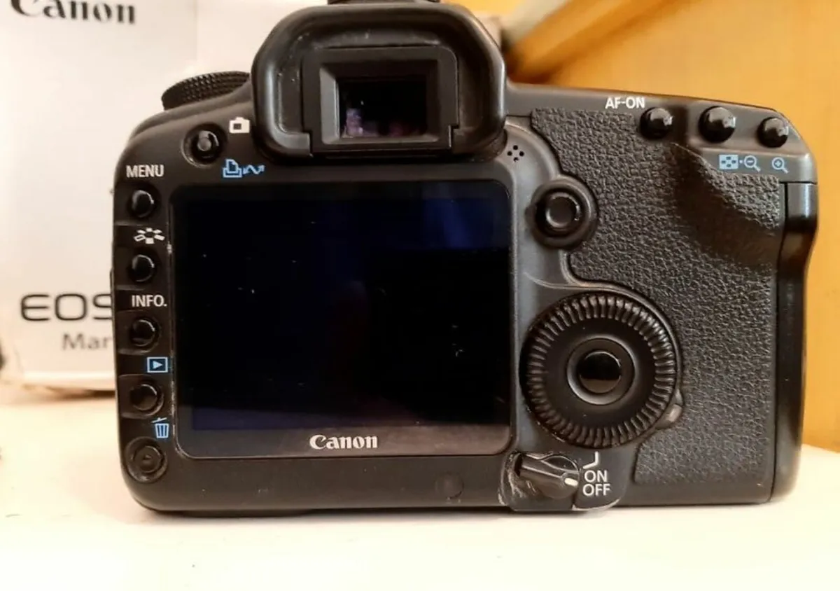 Canon Eos 5D Mark II + camera bag + SD cards - Image 3