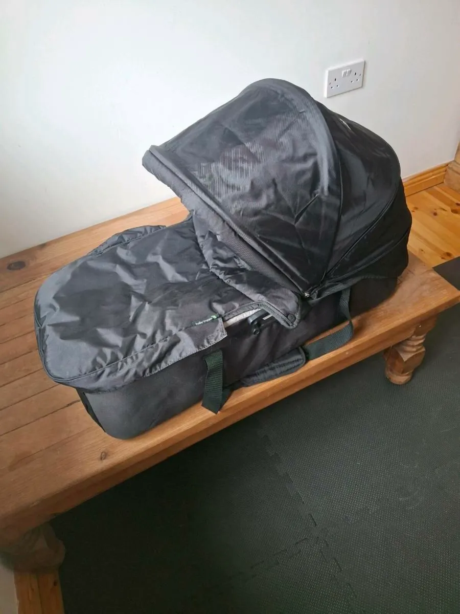 Baby jogger elite carry cot - Image 1