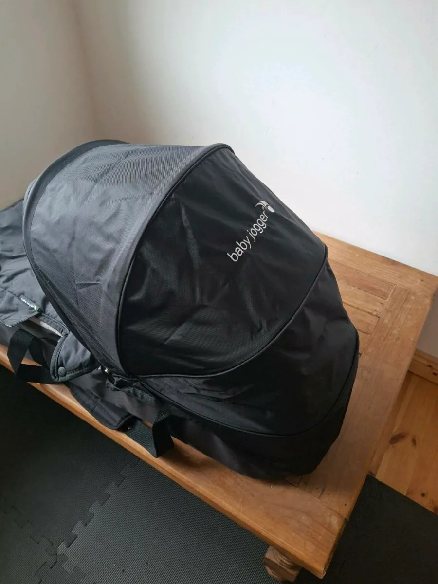 Baby jogger elite carry cot - Image 2