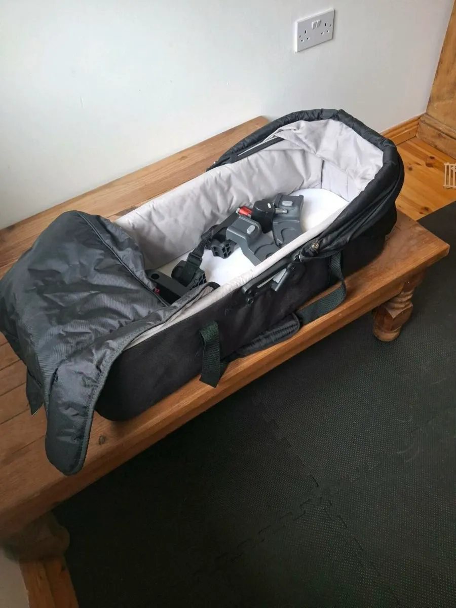 Baby jogger elite carry cot - Image 3
