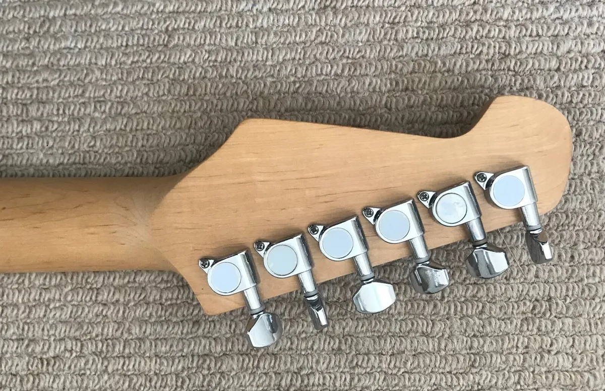 Electric guitar - Image 2