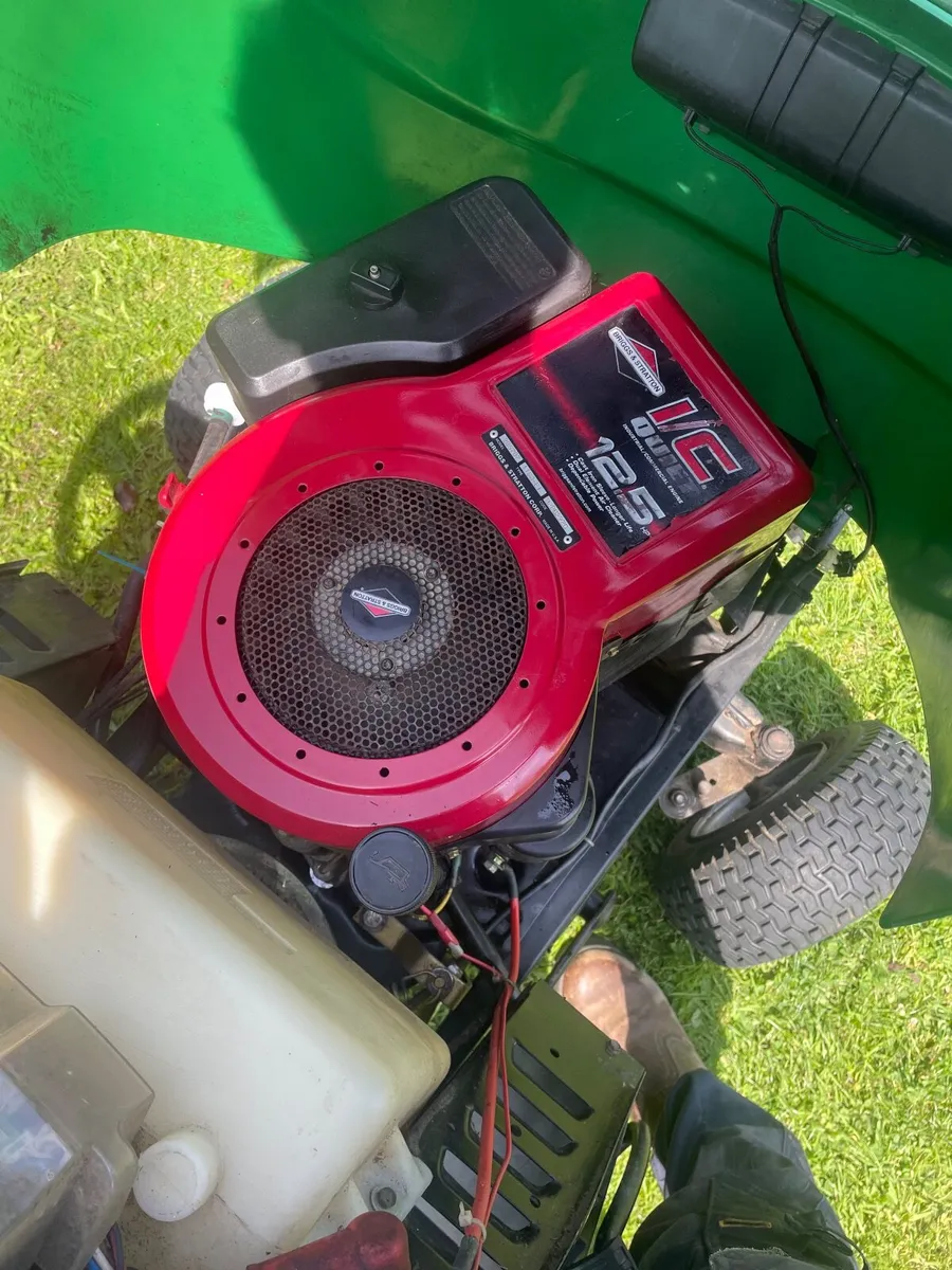 Ride on mower - Image 2