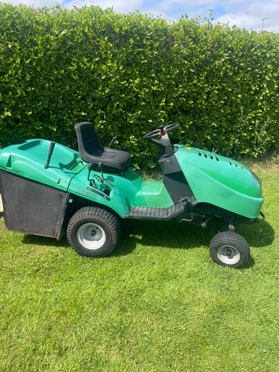 Ride on mower - Image 1