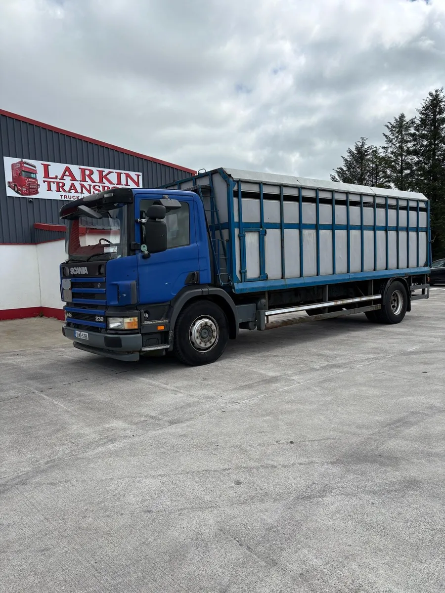 Scania P94 230 Cattle livestock lorry low km - Image 3