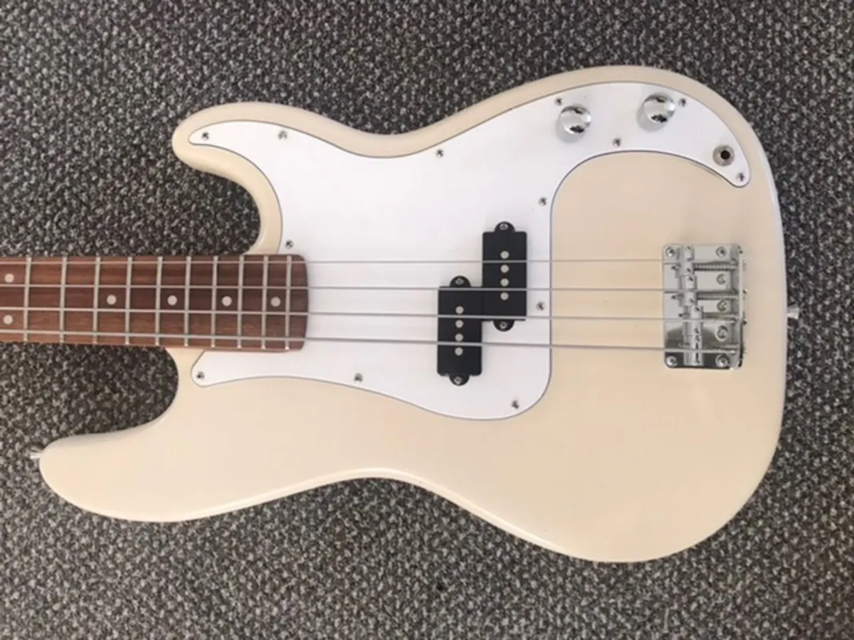 Bass guitar for sale - Image 1
