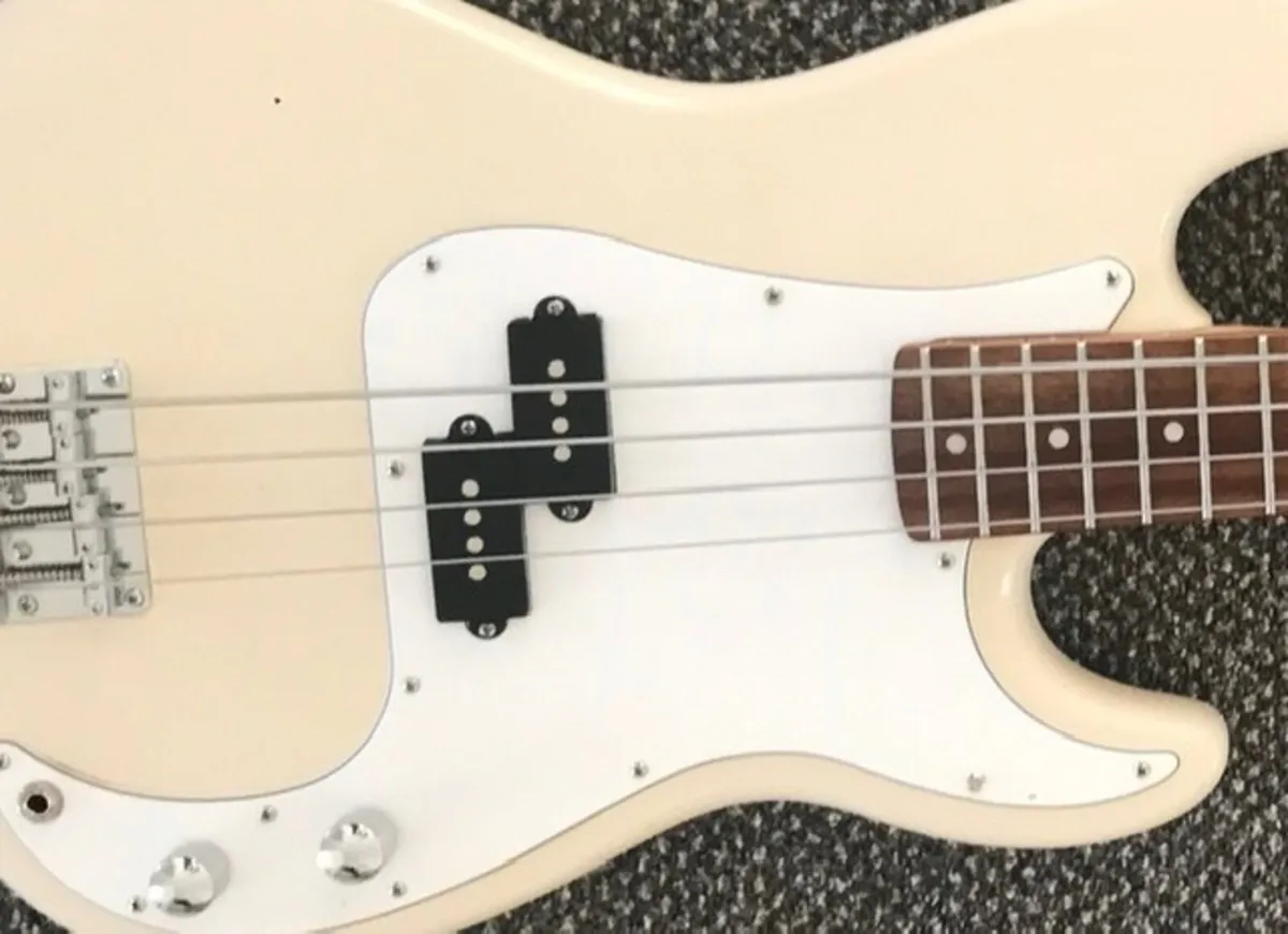 Bass guitar for sale - Image 3