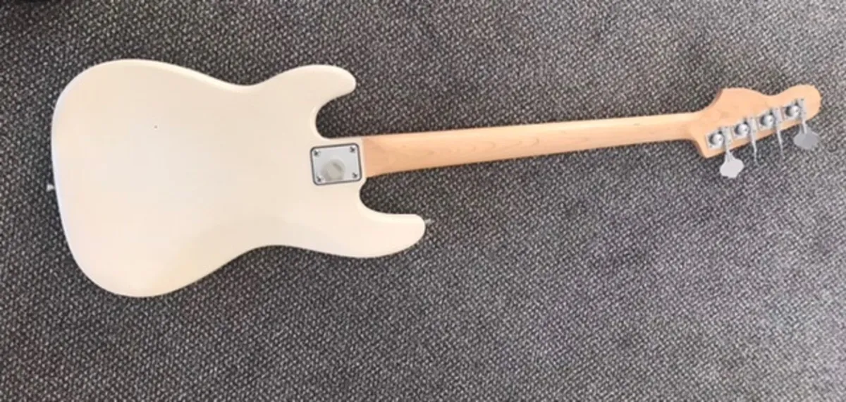 Bass guitar for sale - Image 4