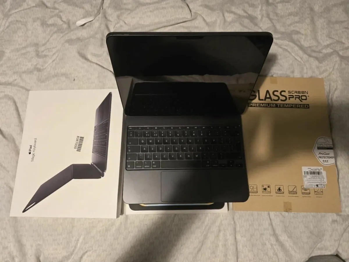 iPad Pro 13” M4 2024 256GB WiFi +Magic Keyboard - Image 2