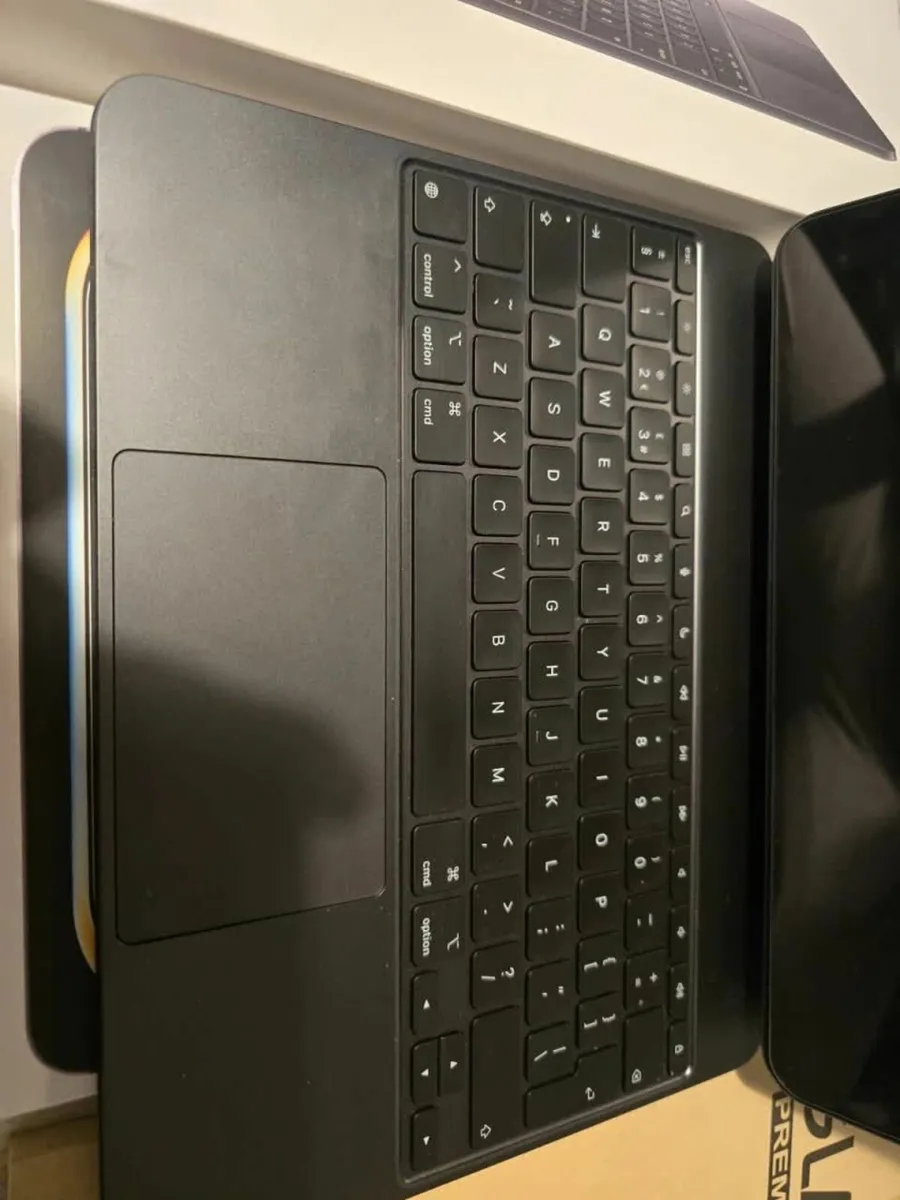 iPad Pro 13” M4 2024 256GB WiFi +Magic Keyboard - Image 3