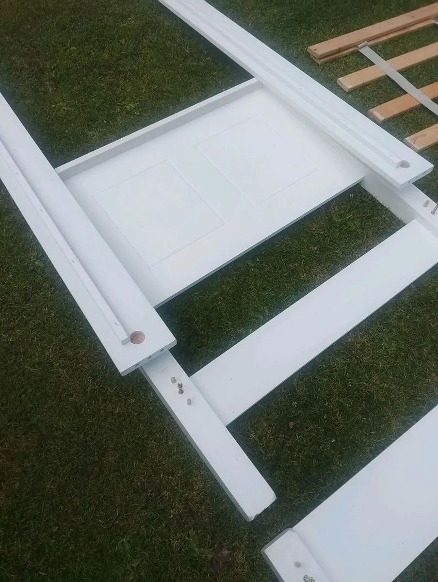 Solid wood single bed - Image 2