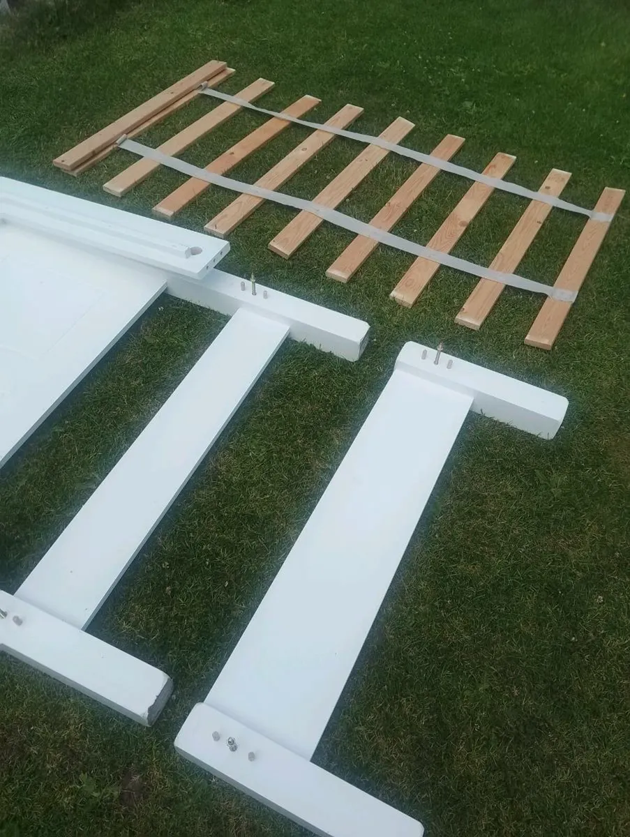 Solid wood single bed - Image 4