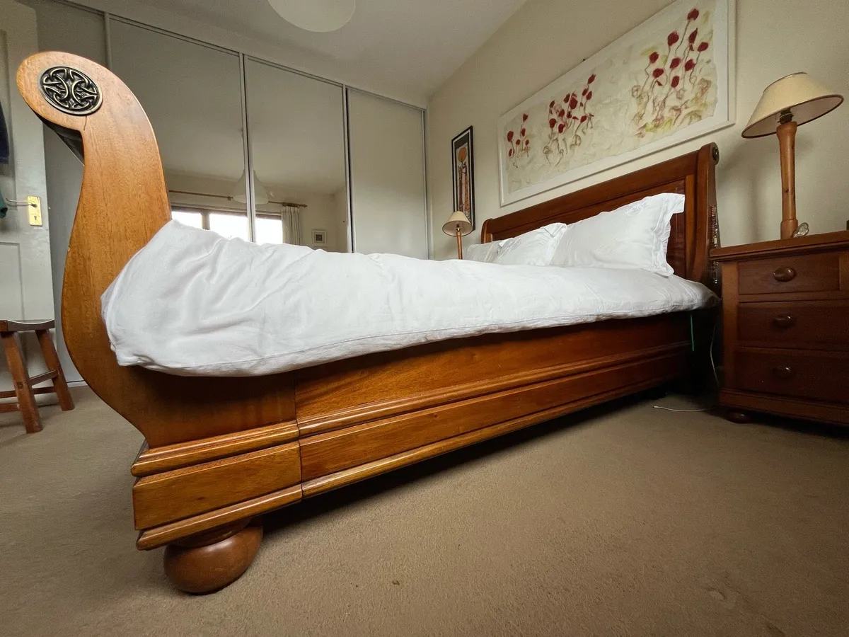 Solid mahogany double sleigh bed - Image 2
