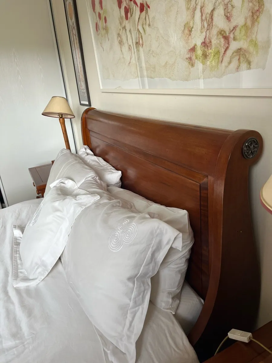 Solid mahogany double sleigh bed - Image 4