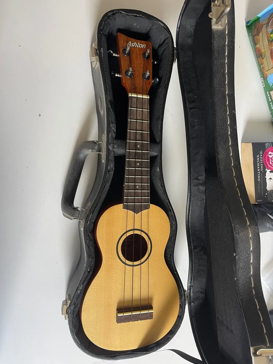 Ukelele - Image 4