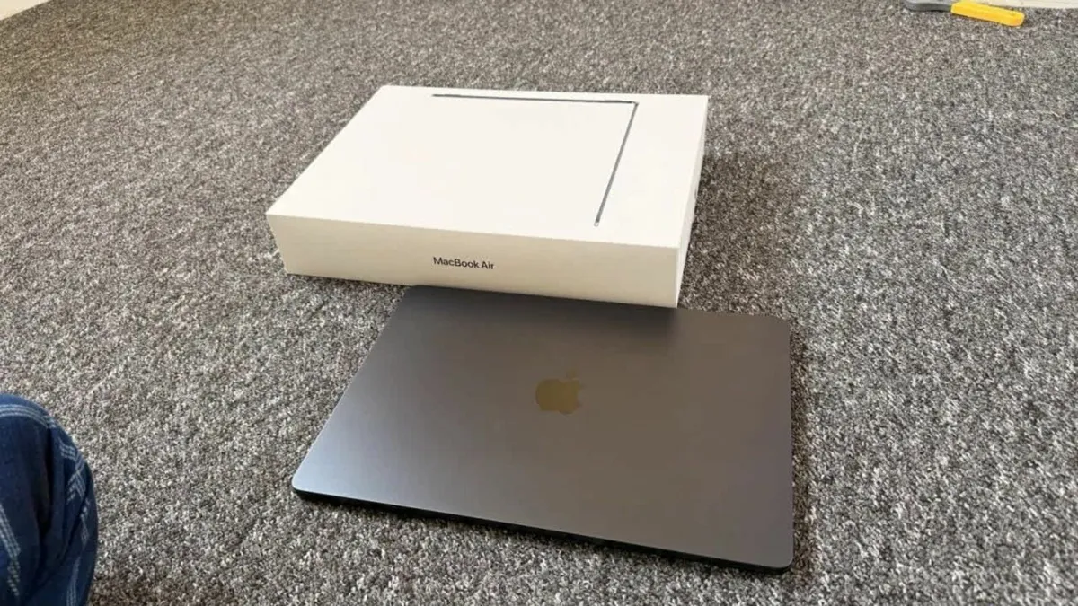 15-inch MacBook Air with Apple M3 chip - Image 2