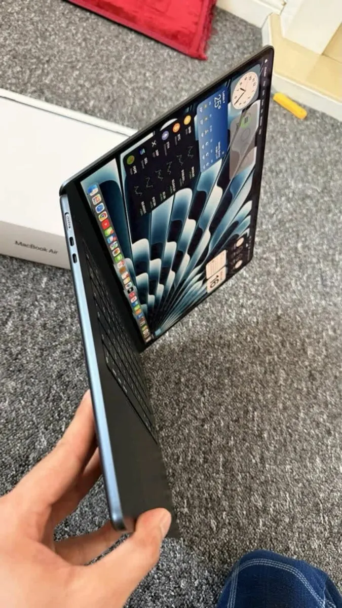 15-inch MacBook Air with Apple M3 chip - Image 4