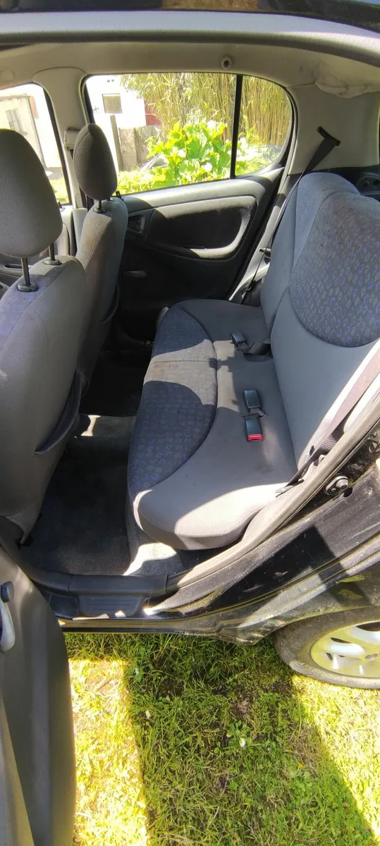 Toyota Yaris 2003 - Image 2