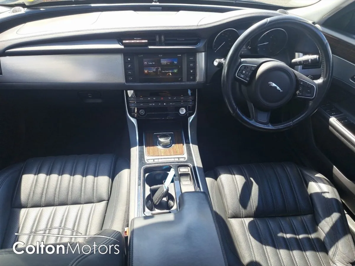 Jaguar XF 2.0 D 180PS Portfolio Manual - Image 3