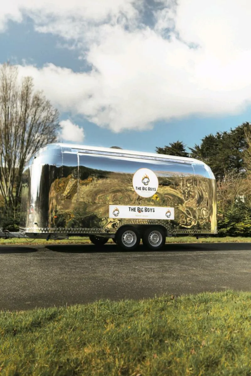 American Airstream Food Truck/Trailer 5.5m - Image 2