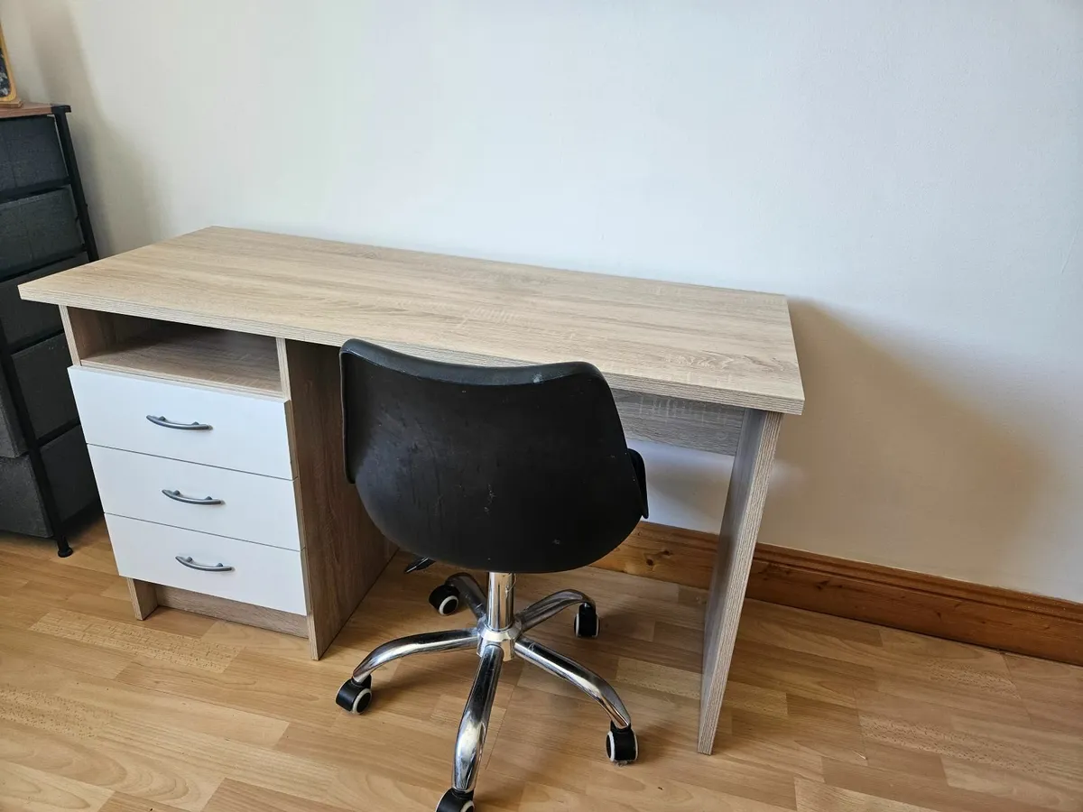 Office desk - Image 3