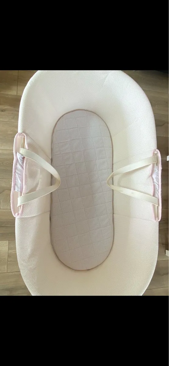 Bassinet / detachable modern Moses basket - Image 2