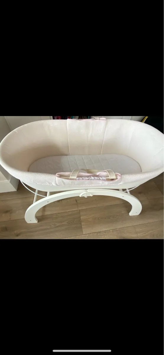 Bassinet / detachable modern Moses basket - Image 3