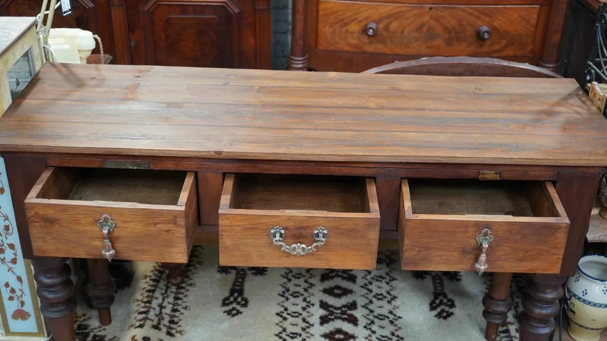 🪑 Vintage Spanish Console Table - Image 3