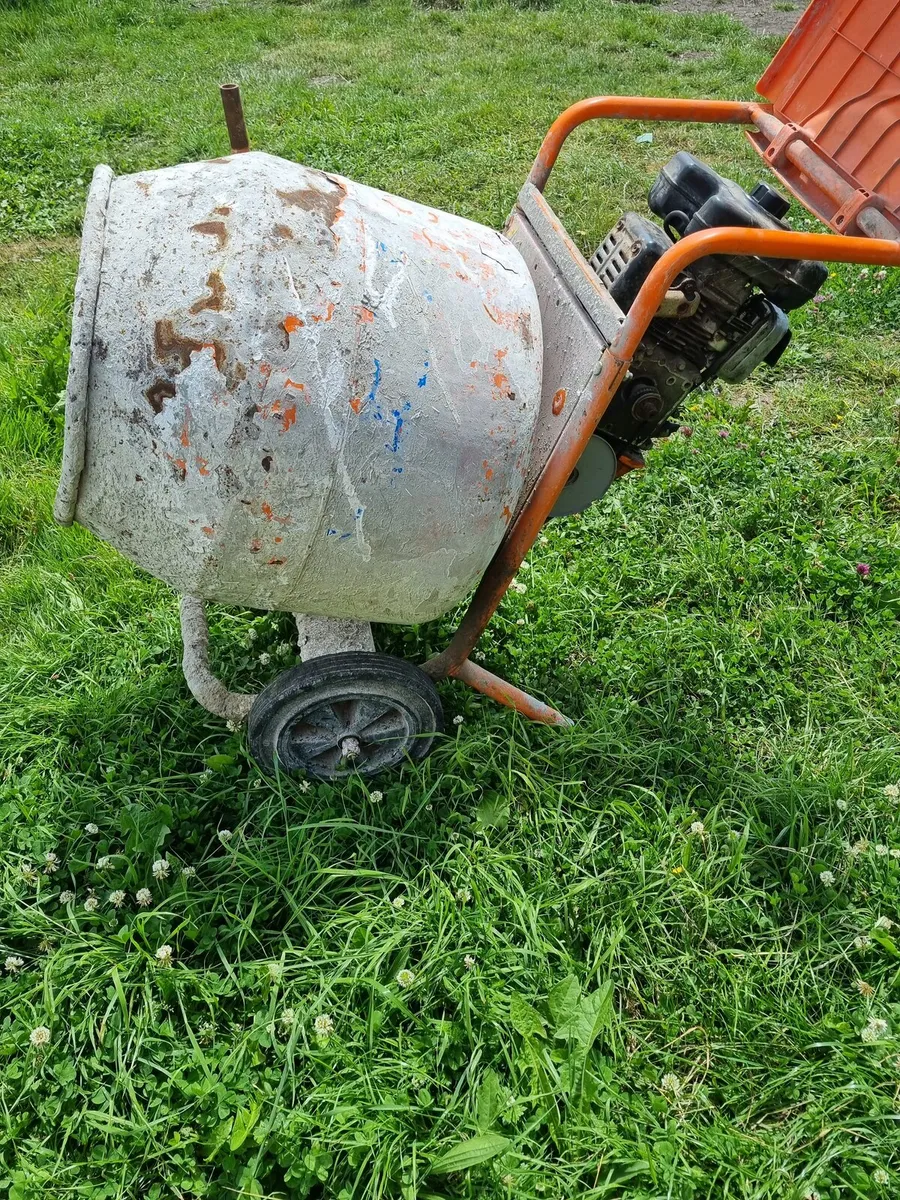 Cement mixer for sale Robin engine - Image 4
