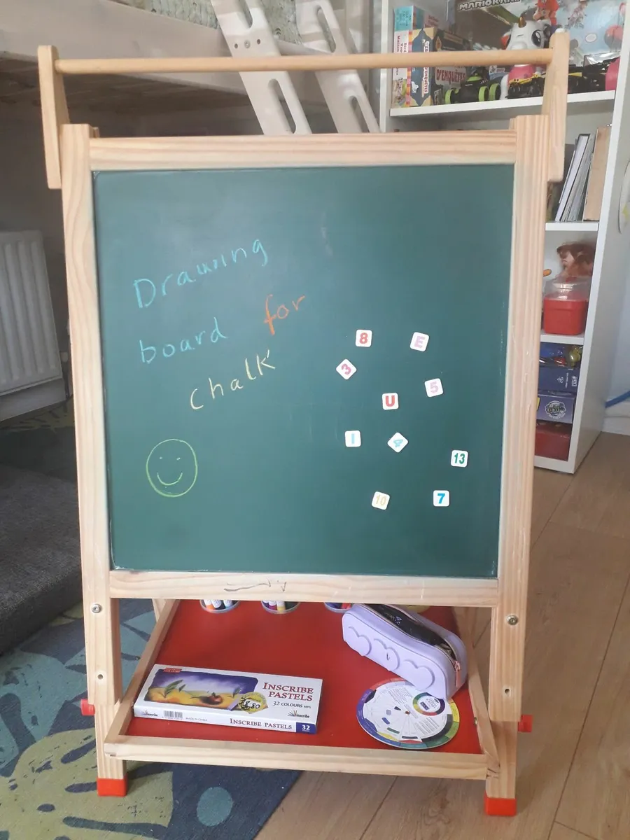 Children's Wooden and Magnetiv Easel - Image 1