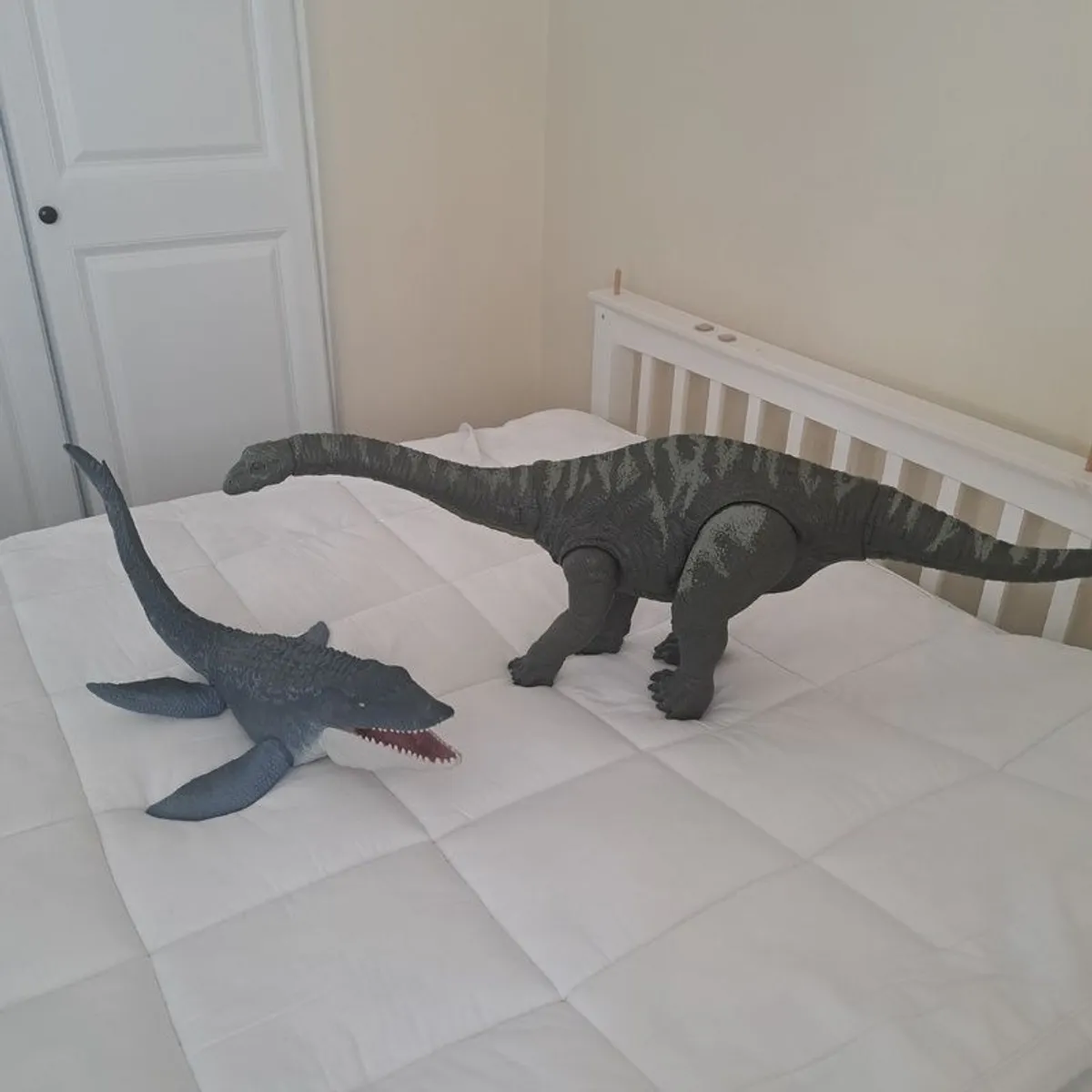 Jurassic world original dinosaur's - Image 3