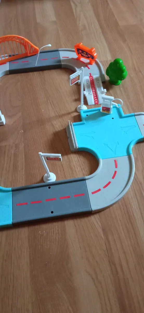 Track pieces with signs for small cars - Image 3