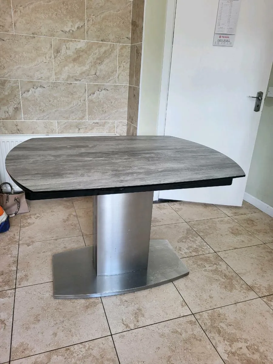 Kitchen extendable dining table - Image 1