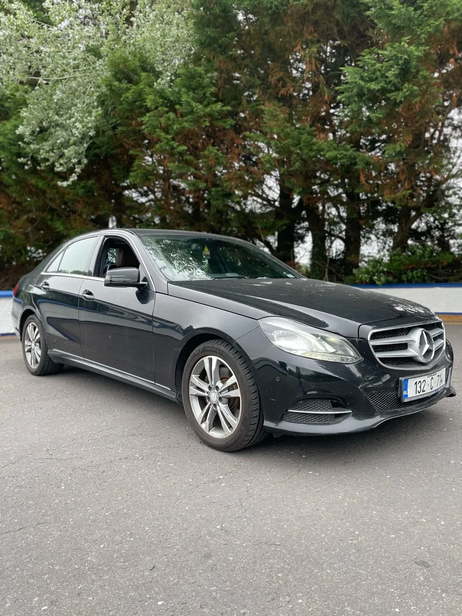 Mercedes e300 hybrid - Image 2