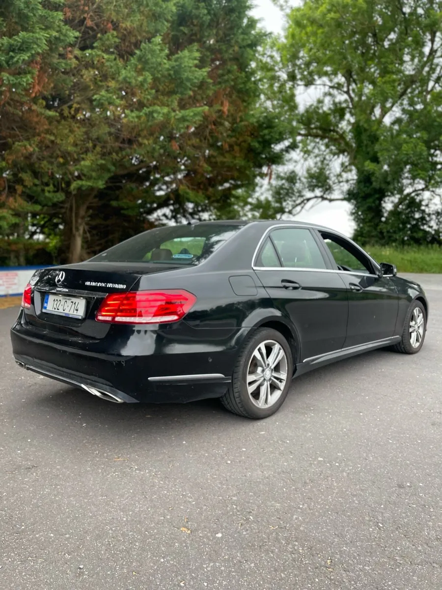 Mercedes e300 hybrid - Image 4