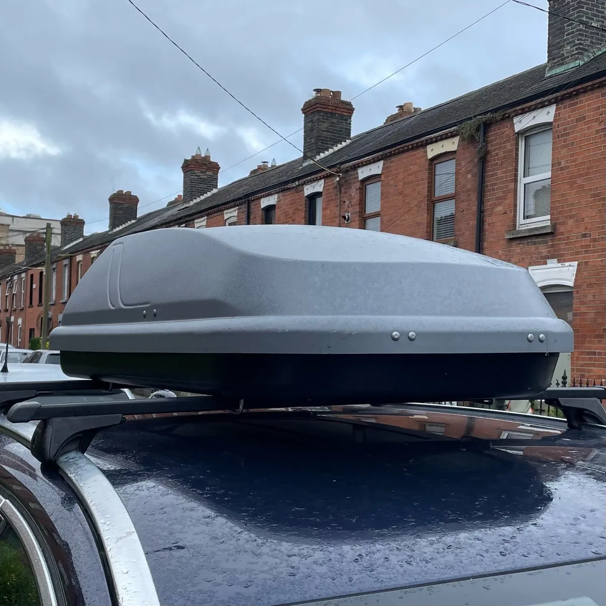 Halfords 250L roof box - Image 1