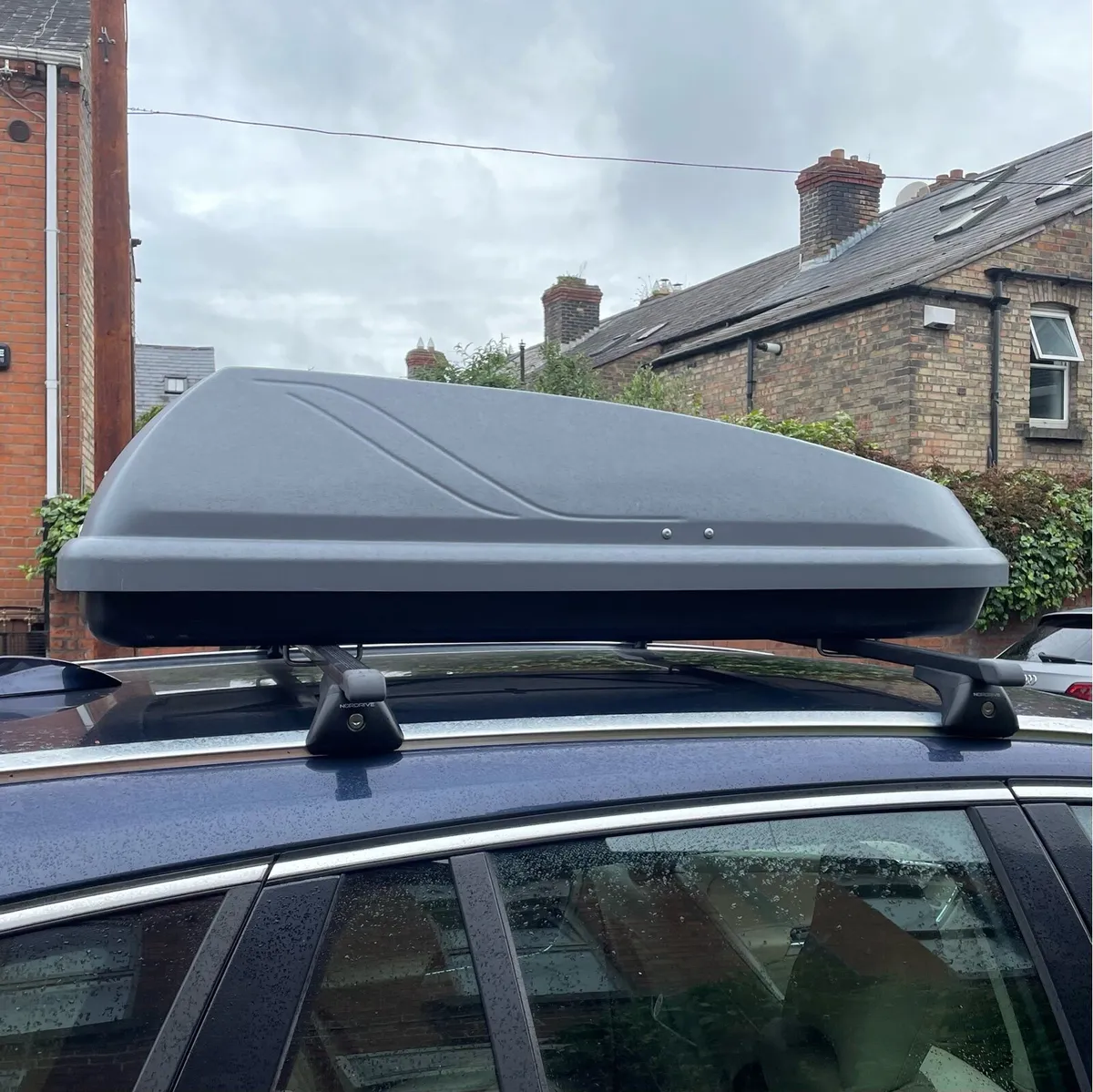 Halfords 250L roof box - Image 3