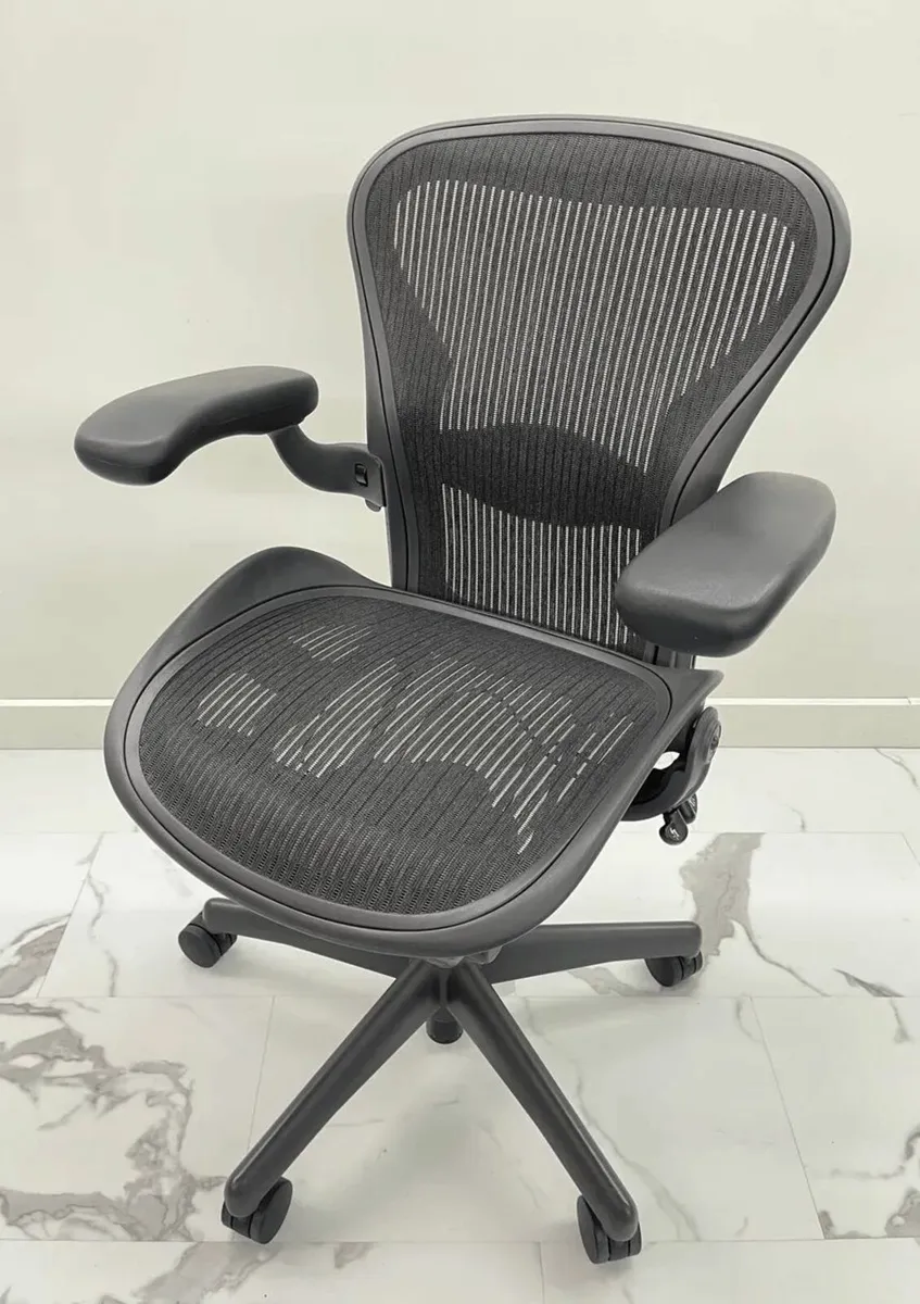 Aeron Classic + Headrest - Image 1
