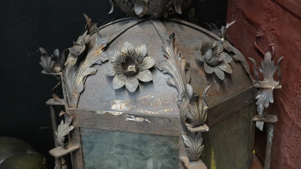 🔹 Large Antique Iron Lantern - Image 4