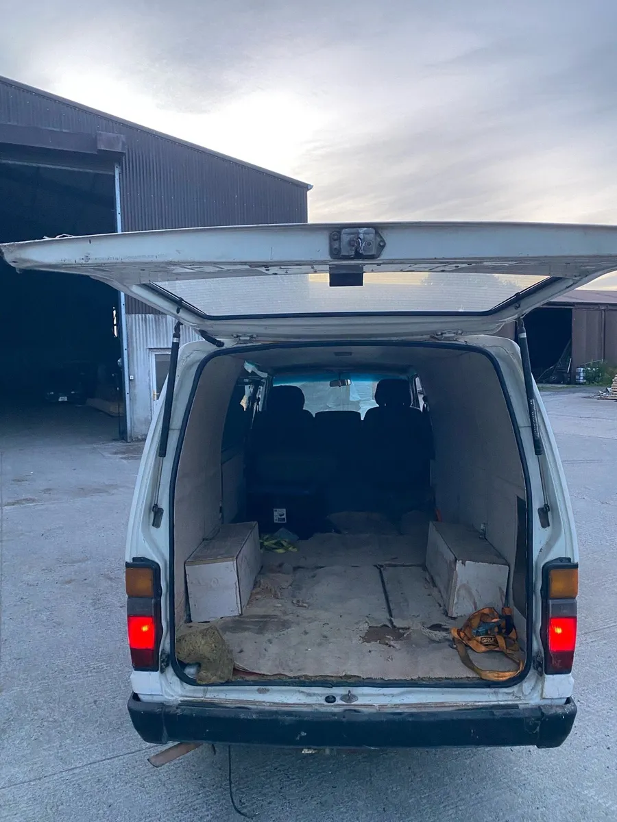 Toyota Hiace - Image 4