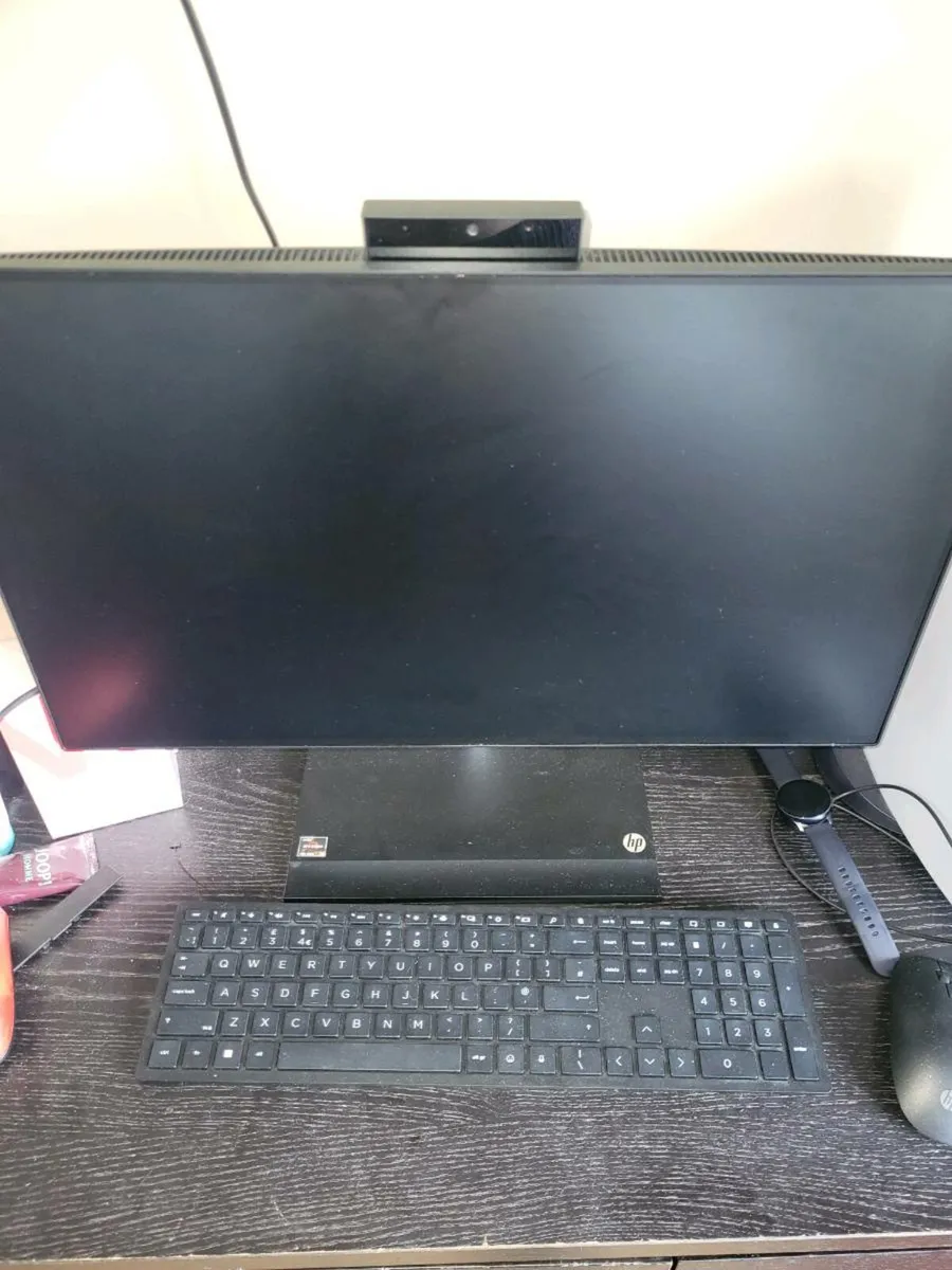 Hp all in one desktop 24inch - Image 1