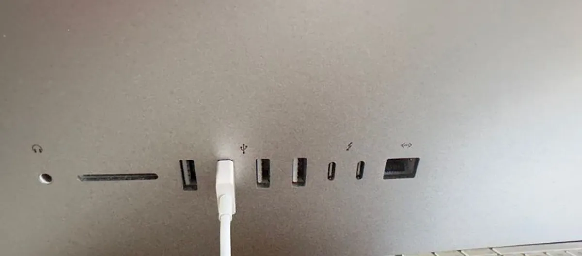 iMac 2020, 27 Inch 5K Retina  Pristine Condition - Image 3