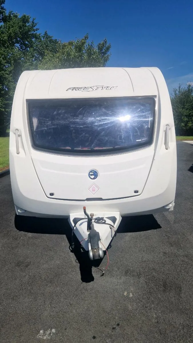 MINT 4/5 berth SWIFT FREESTYLE CARAVAN. - Image 3