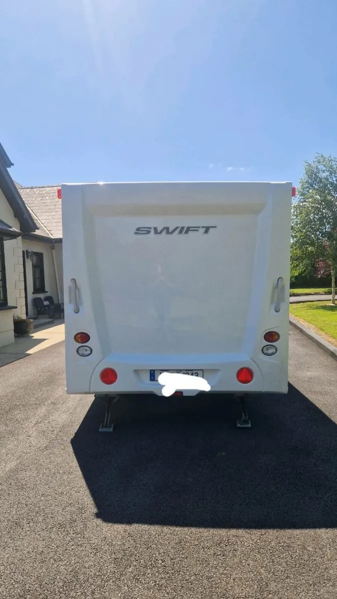MINT 4/5 berth SWIFT FREESTYLE CARAVAN. - Image 4